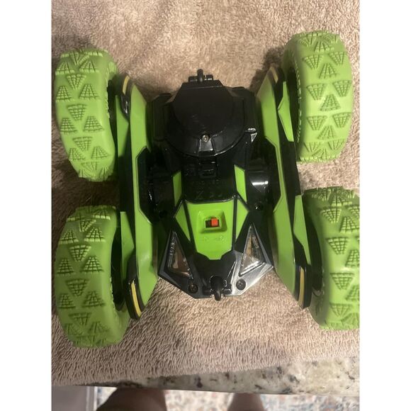 Threeking Remote Control Double-Sided Car Driving 360-degree Rotating Car Toy - Picture 3 of 5